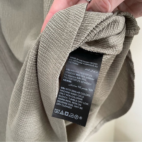 Chico's | Sage Green Short Sleeve Top | Size 2 (12-14) - Picture 9 of 10